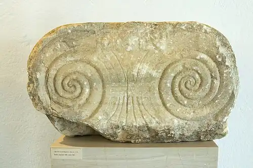 Capitel jónico, del siglo VI a. C.