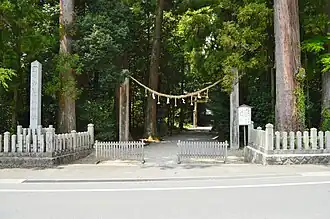 Entrada al santuario