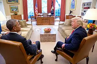 El presidente electo Donald Trump y el entonces presidente Barack Obama (2016), la llegada al poder e Trump significó un descontento con la política tradicional en los Estados Unidos, también el crecimiento del movimiento populista de derecha alternativa.