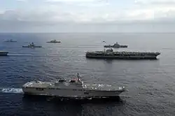 USS George Washington (CVN-73)y JS Hyūga (DDH-181)