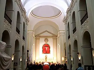 Nave central de la iglesia-