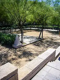 Escala jardín interior