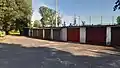 Garajes residenciales agrupados y separados de la viviendas, en Katowice , Polonia