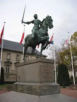 Estatua de Juana de Arco en Reims, de Paul Dubois (1889).