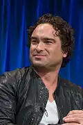 Johnny Galecki como Leonard