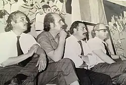 Jorge Canelles poco tiempo después de haber sido liberado del penal de Rawson. Lo acompañan los abogados laboralistas y defensores de presos políticos Delfor Moreno (izquierda), David “El pibe” Galina y Salomón Gerchunoff (derecha).