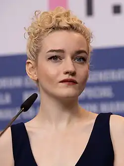 Julia Garner en el Festival Internacional de Cine de Berlín en Berlín en 2020.
