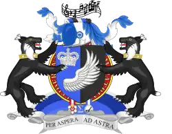 La armería heráldica de Julie Payette presenta notablemente un casco de astronauta, que se consideraría no tradicional en la mayoría de las otras tradiciones heráldicas.