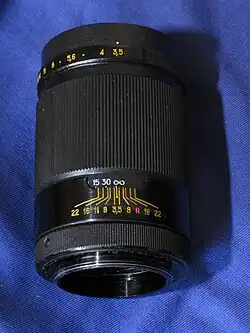 Vista superior del objetivo Júpiter-37A con montura M42.