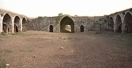 Patio del Kırkgöz Han (entre 1237 y 1246)