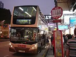 KMB Enviro500 cubriendo la Ruta 1 en Nathan Road, Tsim Sha Tsui.