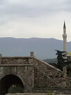 Minarete de Mustapha Pasha Mosque en la Fortaleza de Skopie
