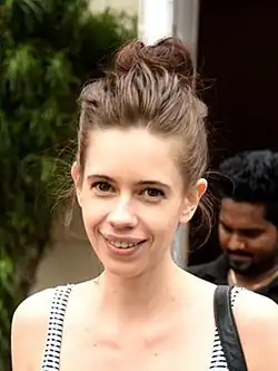 Kalki Koechlin sonriendo a la cámara