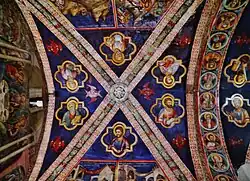 Detalle de los frescos en la bóveda del monasterio.