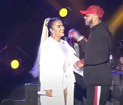 Karol G y Anuel en un concierto