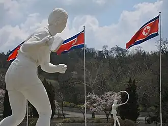 Detalle de las estatutas de la entrada.