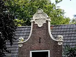 Klokgevel (reloj) de estilo rococó.