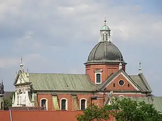 La estructura de la iglesia, vista desde Wawel.