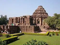 Templo de Suria en Konark, Orissa, construido por el emperador Narasimhadeva I (1238-1264) de la dinastía Ganga oriental, está ahora declarado Patrimonio de la Humanidad por la UNESCO