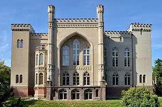 Castillo en Kórnik (1843-1860), de Karl Friedrich Schinkel y Marian Cybulski con la participación de Tytusa Działyńskiego