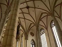 Interior de la iglesia de San Vito en Český Krumlov (después de 1407)