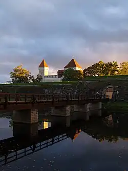 Puente hacia el castillo.