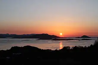 El Atlántico en la localidad de Larsnes, fiordos de Noruega.