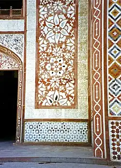 Paneles con incrustaciones de la puerta Sur