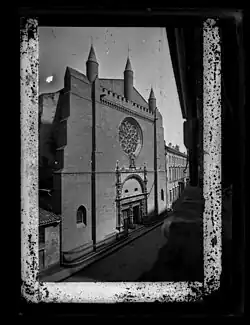 La fachada antes de la instalación del tímpano (Eugène Trutat)