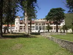 Fachada del hotel en enero de 2009.