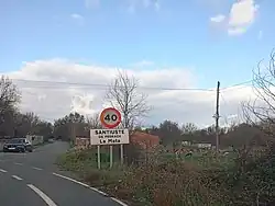 Entrada a la zona urbanizada de La Mata desde el sur por la SG-V-2315