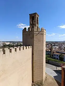 Torre de Espantaperros y acceso desde la muralla.