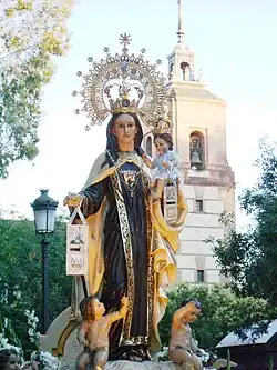 La Virgen del Carmen coronada en procesión por las calles de Carabanchel.