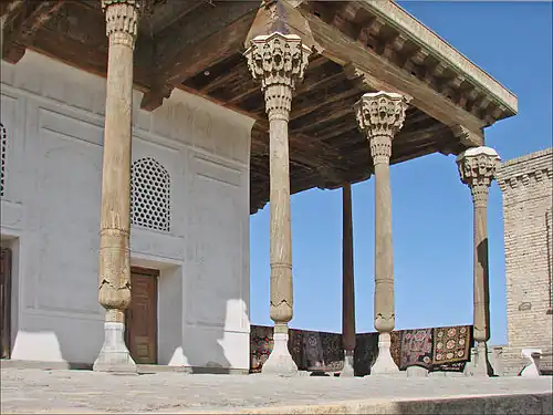 Mezquita del Viernes dentro del Arq