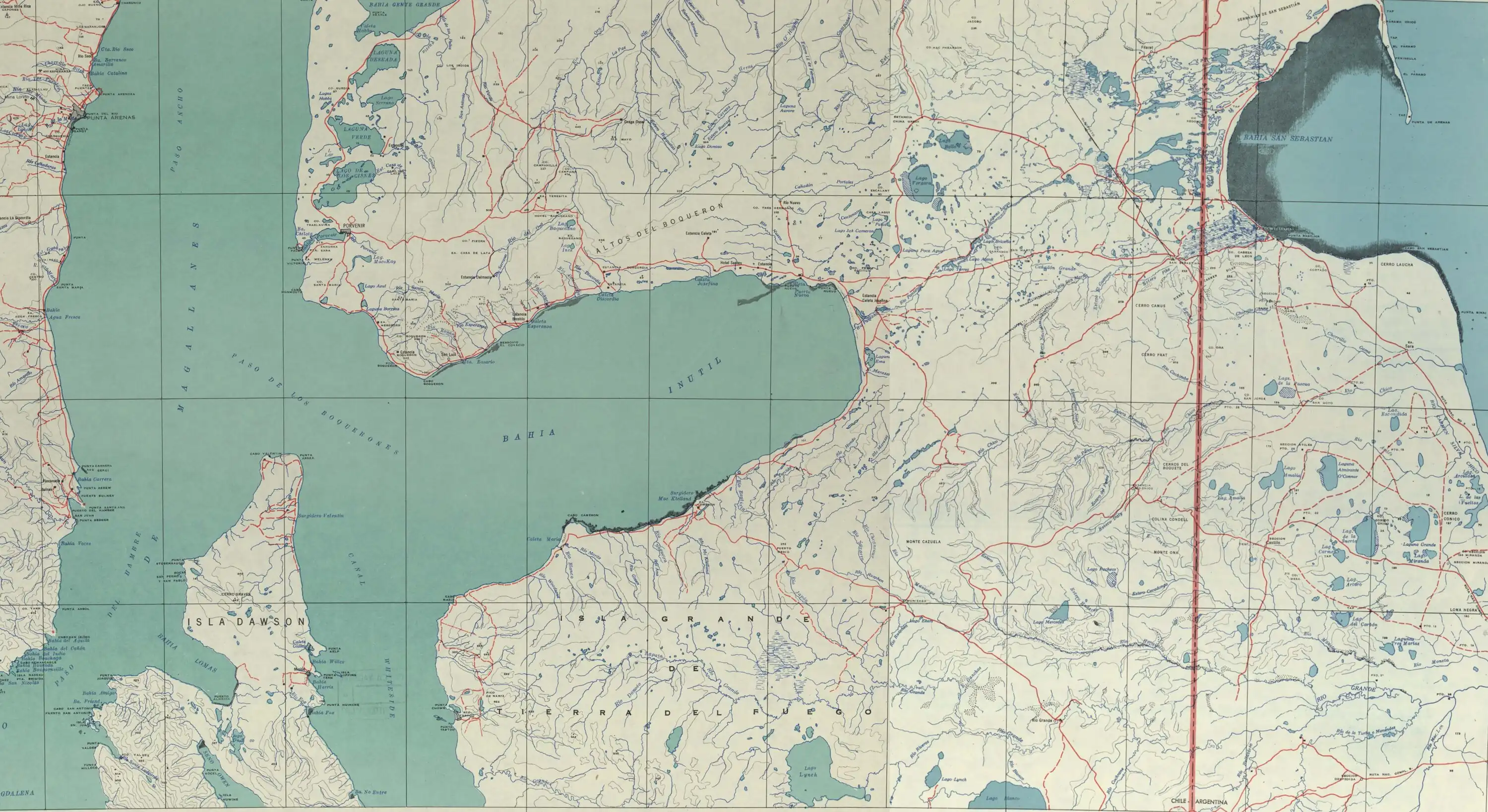 Mapa compuesto por secciones adyacentes de los mapas c:File:53°S-MP0001229.pdf (izquierda) y c:File:53°S-MP0001249.pdf (derecha) publicados por el Instituto Geográfico Militar de Chile en 1954 con una escala de 1:250.000.