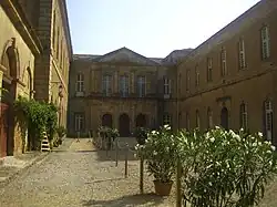 Celdas monásticas, utilizadas durante los siglo XIX y XX como orfanato y asilo