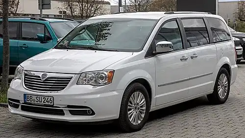 Lancia Voyager, un monovolumen del segmento D.