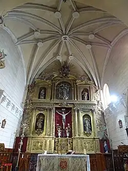 Ábside con bóveda de crucería apuntada del siglo XV.