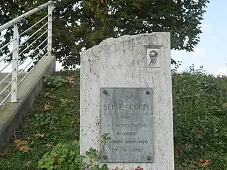 Lápida dedicada a Serse Coppi, delante del velódromo de Turín