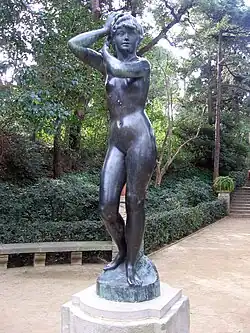 Joven de la trenza (1928), de Josep Viladomat, Jardines de Laribal.
