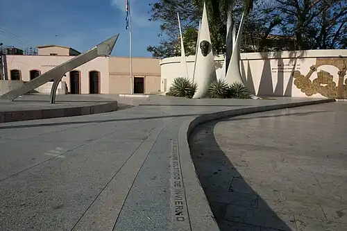 Plaza Martiana y monumento a J. Martí en Las Tunas (Cuba).