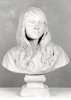 El busto de Jeanne.