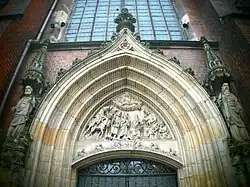 Portada norte, la Adoración de los Reyes Magos