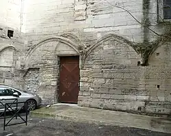 Vestigios adosados al claustro, mitad sur fachada oeste