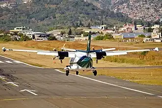 Let L-410 Turbolet de CM Airlines aterrizando en Toncontín.