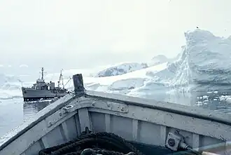Lientur en rada Covadonga, Tierra de O'Higgins donde está la base O'Higgins del Ejército de Chile.