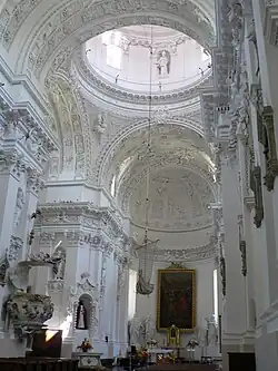 Interior, altar mayor