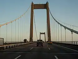 La ruta europea E20 sobre el puente.