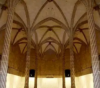 Lonja de Palma. Presenta seis columnas exentas, (1426-1448).