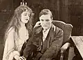 Escena de Love Without Question (1920), con Olive Tell y James W. Morrison